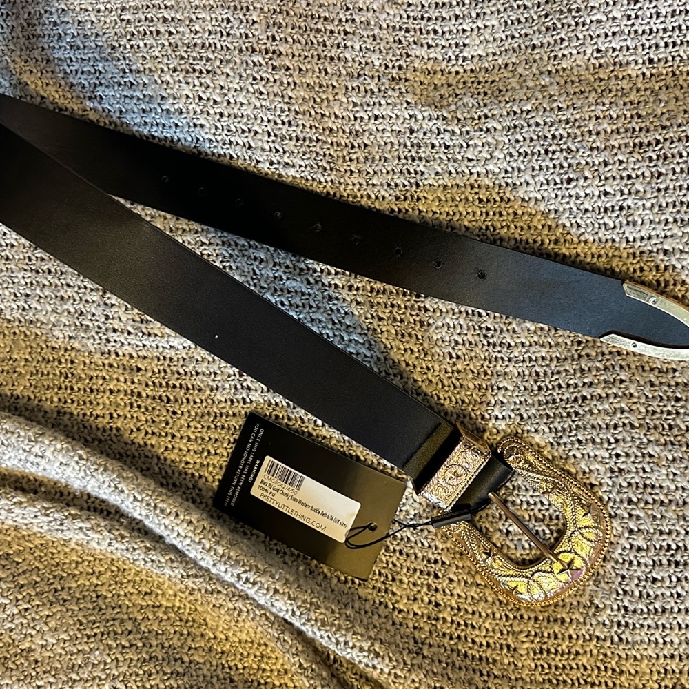 Pretty little thing buckle belt